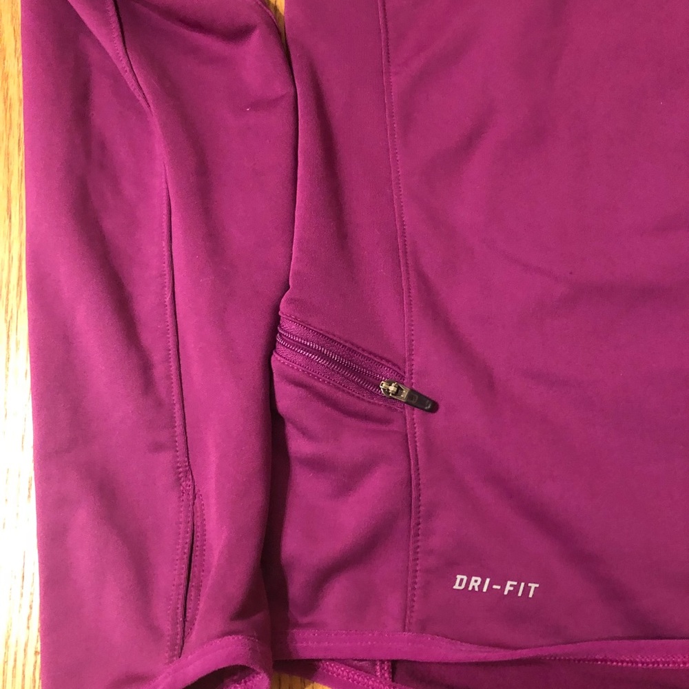 Nike sweatshirt-size medium. - Picture 3 of 5